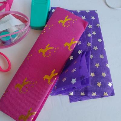 Battery operated Child's Sewing machine with extra's, learn to sew!