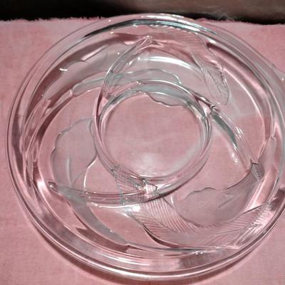 GLASS EMBOSSED APPETIZER PLATTER AND PLACEMATS