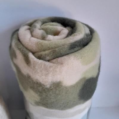 Brand new Fleece blankets 50x90 and 50"x60" Camo print