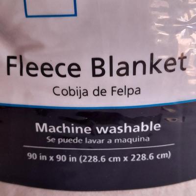 Brand new Fleece blankets 50x90 and 50"x60" Camo print