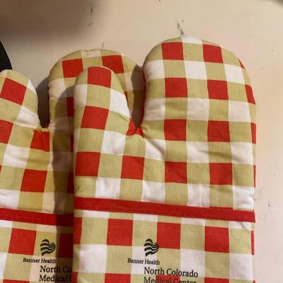 Oven mitts.
