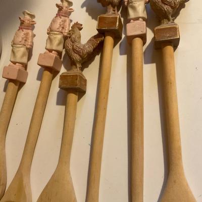 Crock,Pig wooden spoons and Butter Knives in Block.