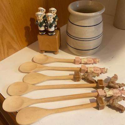 Crock,Pig wooden spoons and Butter Knives in Block.