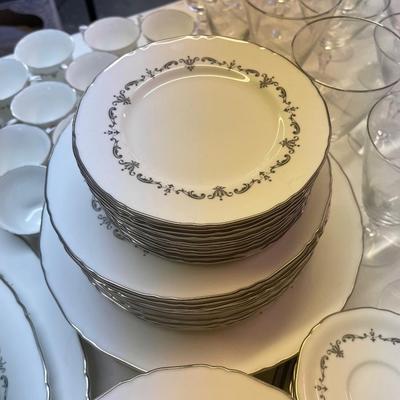 Mid Century Royal Worcester â€œSilver Chantillyâ€ Dinnerware Set