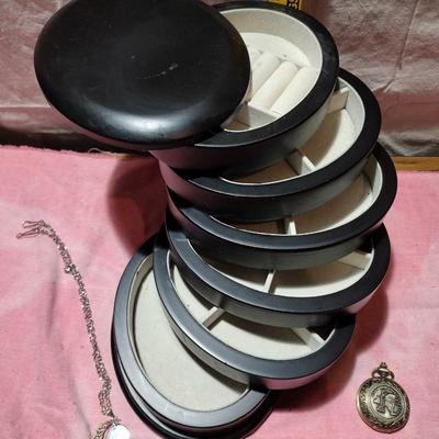 SPIRAL STAIR STEP JEWELRY BOX WITH 3 PIECES OF FASHION JEWELRY