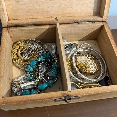 Jewelry Box / Contents with 16+ pieces wearable