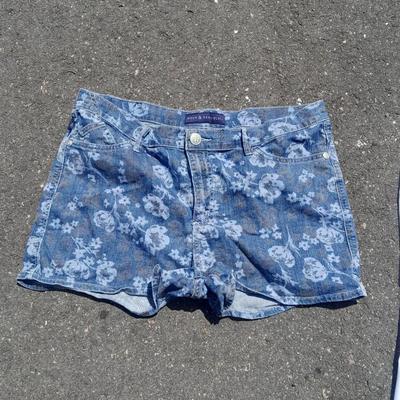Women's Size 15-18 shorts, and skirt NIKE Capri's