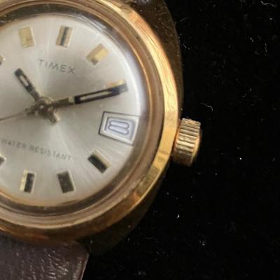 Vintage Timex Gold Tone Ladies Mechanical Watch 8â€