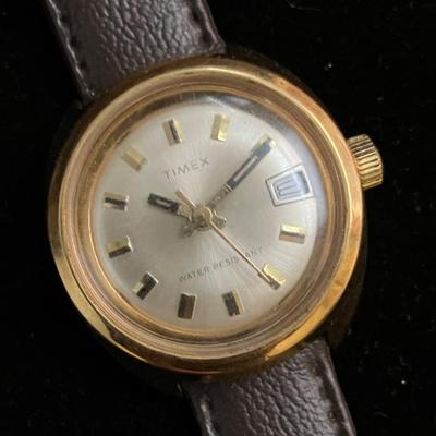 Vintage Timex Gold Tone Ladies Mechanical Watch 8â€