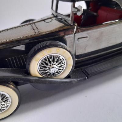 Vintage Rolls Royce Model car, Battery Operated AM Radio
