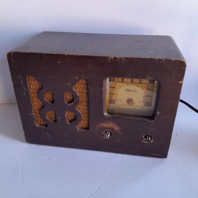 Two antique Tube radios to fix or for parts / display. Non-working