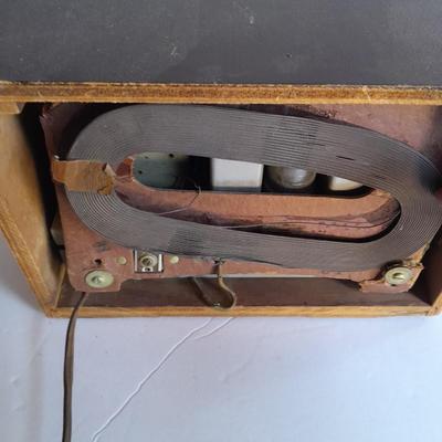 Two antique Tube radios to fix or for parts / display. Non-working