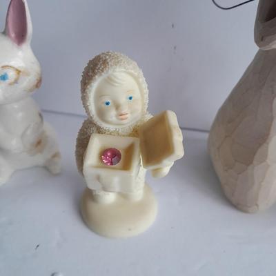 Willow tree angel, Snow Babies figures, Arden Polar bear and other small collectible decorative figures