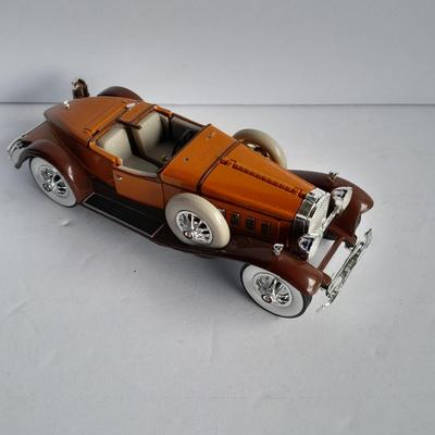 Two small die Cast model cars