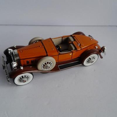 Two small die Cast model cars
