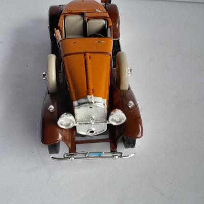 Two small die Cast model cars