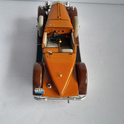 Two small die Cast model cars