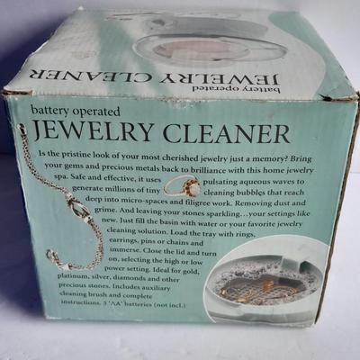 New in box Schildkraut Battery Operated Battery Cleaner