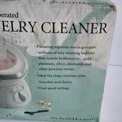 New in box Schildkraut Battery Operated Battery Cleaner