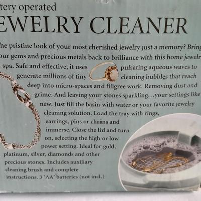 New in box Schildkraut Battery Operated Battery Cleaner