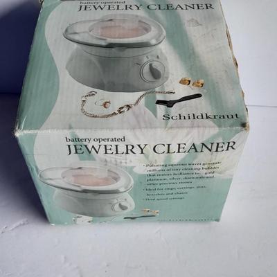 New in box Schildkraut Battery Operated Battery Cleaner