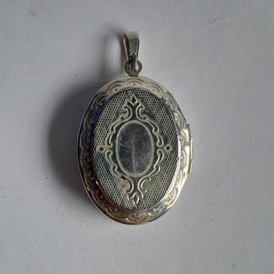 . 925 Sterling silver Heart pendant with Locket and chain