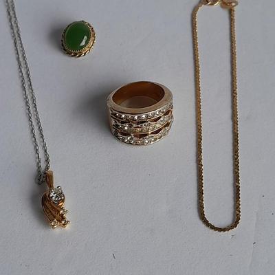 12k & 14 KT. Gold Jewlery, Bracelet, necklace, pendants and a marked ring