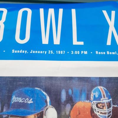 Football trading cards with Super Bowl XXI Poster and Dunn Deal Warrick Dunn poster