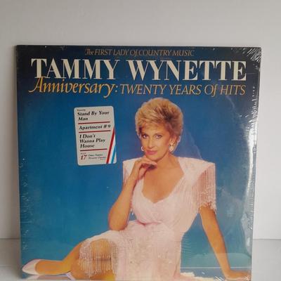 Two Tammy Wynette Vinyl LP 12" Record Albums in great condition! one still sealed!