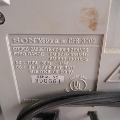 Sony boom Box AM/FM Cassette player with removable speakers Getto Blaster!