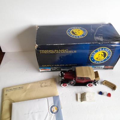 Die Cast Franklin Mint Precision model Bonnie & Clyde Edition Ford Convertible Sedan with paperwork