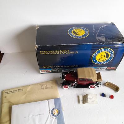 Die Cast Franklin Mint Precision model Bonnie & Clyde Edition Ford Convertible Sedan with paperwork