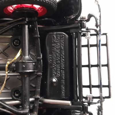 Die Cast Franklin Mint Precision model Bonnie & Clyde Edition Ford Convertible Sedan with paperwork