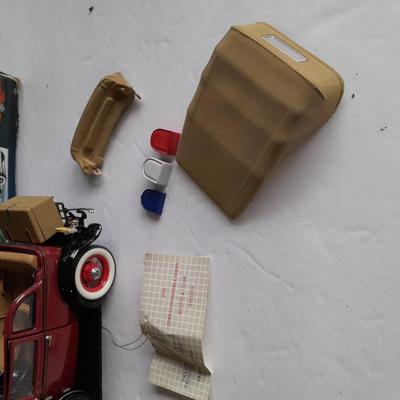 Die Cast Franklin Mint Precision model Bonnie & Clyde Edition Ford Convertible Sedan with paperwork