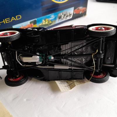 Die Cast Franklin Mint Precision model Bonnie & Clyde Edition Ford Convertible Sedan with paperwork