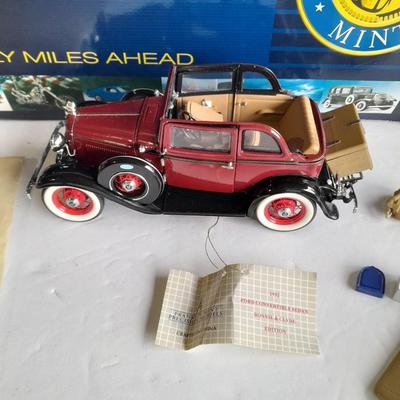 Die Cast Franklin Mint Precision model Bonnie & Clyde Edition Ford Convertible Sedan with paperwork