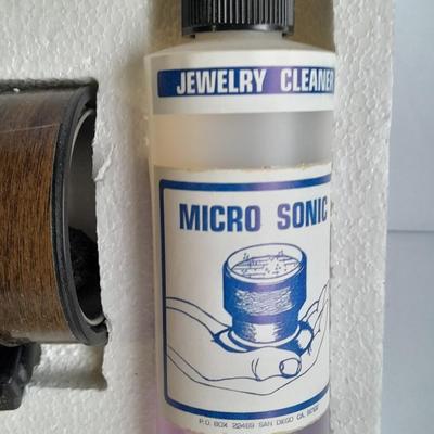 Waltex 8X magnifier with Micro Sonic Cleaner