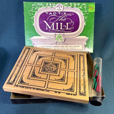 VINTAGE 1967 WOODEN BOARD GAME â€œMILLâ€