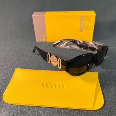 TRENDY HIGH FASHION SUNGLASSES WITH CASE NEW IN BOX