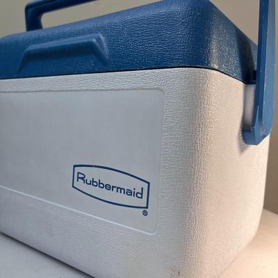 NICE CLEAN RUBBERMAID ICE CHEST COOLER
