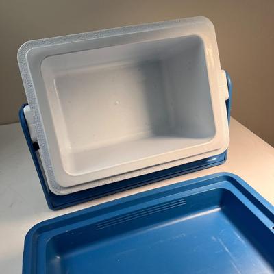 NICE CLEAN RUBBERMAID ICE CHEST COOLER