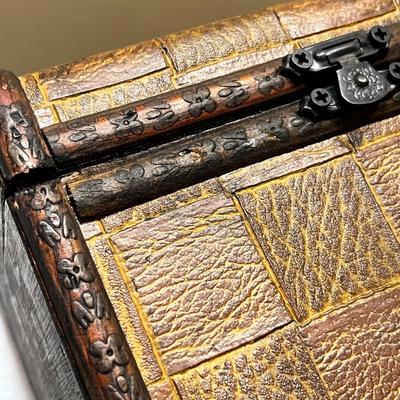 RUSTIC WOOD TRINKET BOX w/SNAKE SKIN LOOK