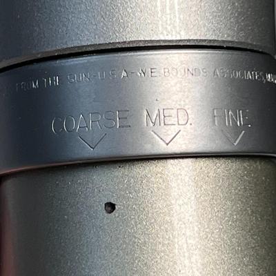 SHAKE & TWIST ALL IN ONE SALT SHAKER PEPPER MILL NEW