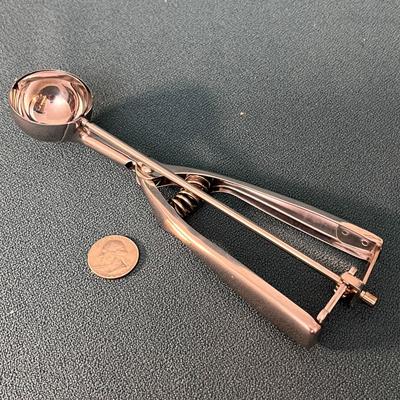 SQUEEZE COOKIE DOUGH SCOOPER WELL MADE