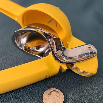 HEFTY WELL MADE CITRUS SQUEEZER by CHEFâ€™N