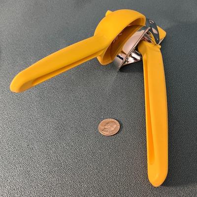 HEFTY WELL MADE CITRUS SQUEEZER by CHEFâ€™N