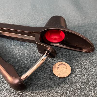 HAND SQUEEZE CHERRY OLIVE PITTER TOOL