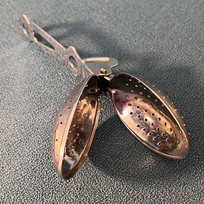 TEASPOON STYLE TEA STRAINER MADE IN ENGLAND 