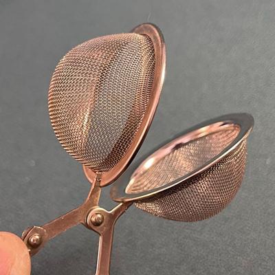 TEA BALL HAND SQUEEZE OPEN STRAINER TOOL