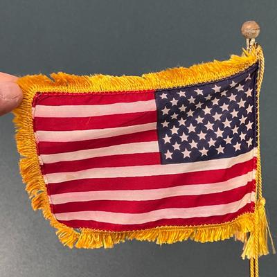 DESK TOP U.S. FLAG GOLD FRINGE 